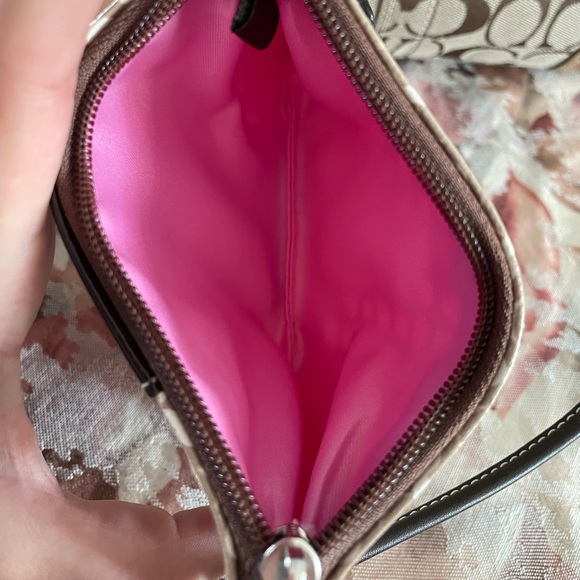 Coach wristlet - Picture 3 of 3